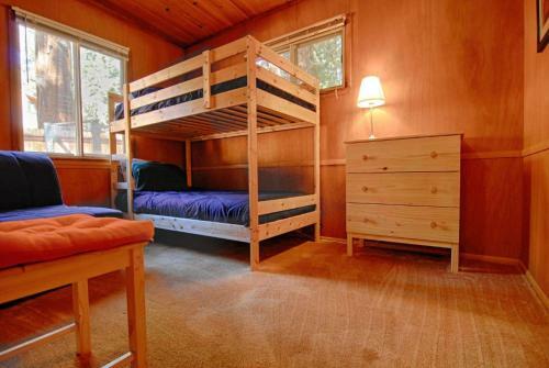 Cabin On Coon Street (cabin)