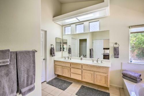 Quiet La Quinta Home With Pool 6 Mi To Polo Grounds!