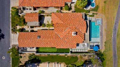 Rare Find-5 Star Rated-stunning Views-pool-spa