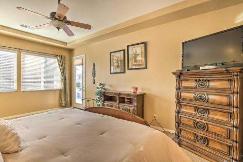 Spacious Retreat With Tiki Lounge And Pool Table!