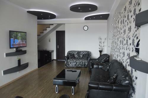 Irakli's Apartment With Terrace
