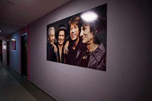 Rock Hotel First Line