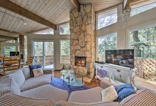 Lake Arrowhead Cabin With Deck And Scenic Forest Views