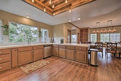 Fairway Retreat - Luxe Home With Panoramic Views!