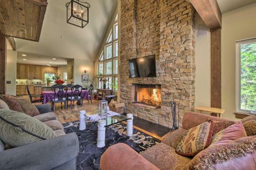 Incredible Lake Arrowhead Home With Views And Decks!