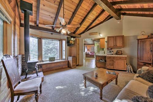 Rustic Lake Arrowhead Cabin - 5 Mins To Village!