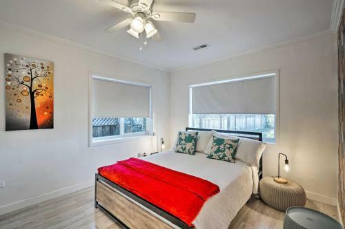 Waterfront Cottage With Pool And Clear Lake View!