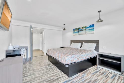 Tradewinds Motel