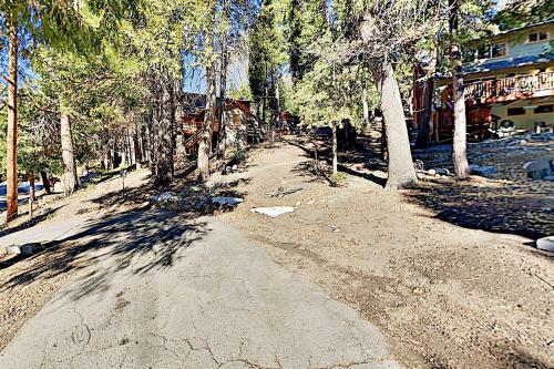 Tres Ositos Bavarian Cabin - Relaxing Deck & A C Home