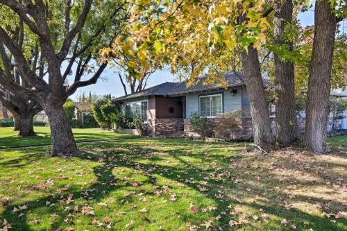 Luxurious Downtown Lodi Apartment In Wine Country!