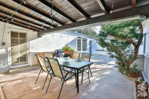 Spacious Unique Italian Villa 20-min Walk To The Beach