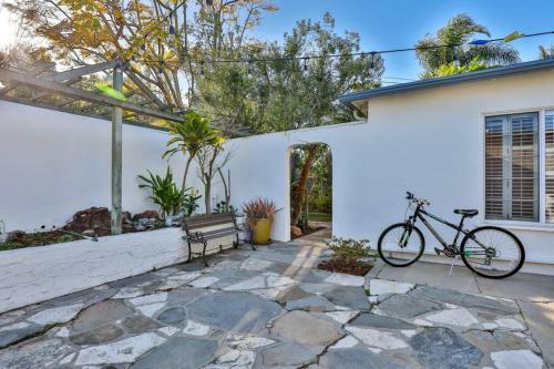 Spacious Unique Italian Villa 20-min Walk To The Beach