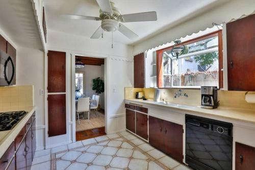 Spacious Unique Italian Villa 20-min Walk To The Beach