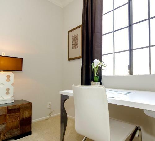 Apartamento Beverly Hills Adjacent 2-bedroom Penthouse