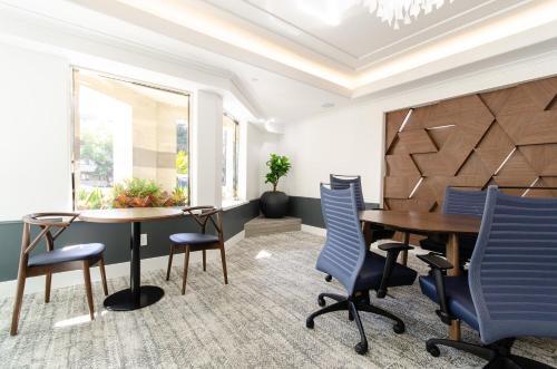 Apartamento Beverly Hills Adjacent 2-bedroom Penthouse