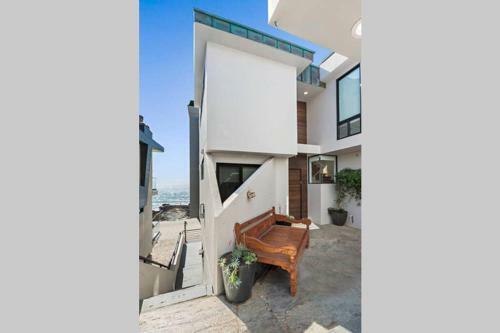Luxury Malibu Beachfront Home-short Or Long-term