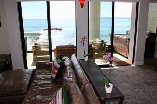 Luxury Malibu Beachfront Home-short Or Long-term