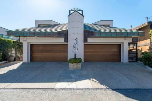 Luxury Malibu Beachfront Home-short Or Long-term