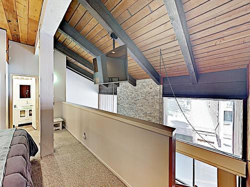 Apartamento New Listing! Chic Condo With Pool & Ski Back Trail Condo