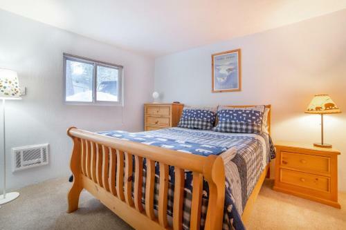 Remodeled Getaway With Spa, Walk To Village! Home