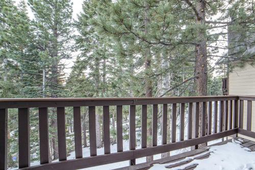 Remodeled Getaway With Spa, Walk To Village! Home
