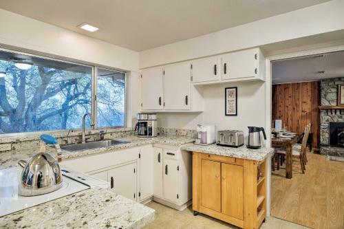 Unique Yosemite Mountaintop Retreat On 100 Acres