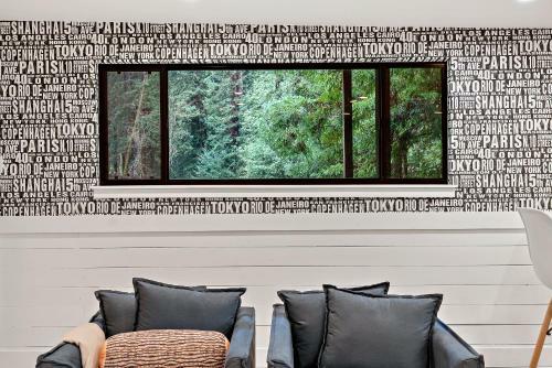 Forest Hideaway With Wraparound Deck & Firepit Home