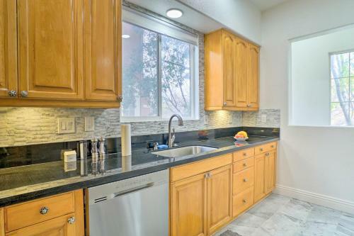 Bright, Modern Townhome Parks, Shops And Eats!