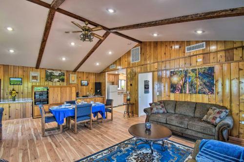 Stunning Treetop Villa - 1 Mi To Mariposa!