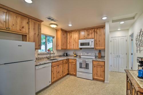 Stunning Treetop Villa - 1 Mi To Mariposa!