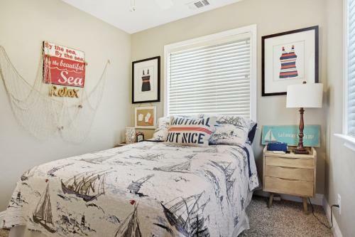 Spacious New Balboa Peninsula Retreat