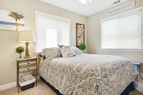 Spacious New Balboa Peninsula Retreat
