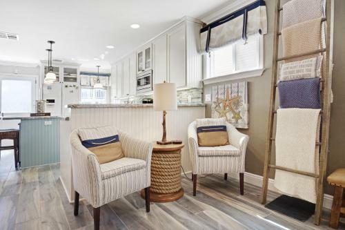 Spacious New Balboa Peninsula Retreat