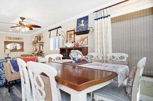 Spacious New Balboa Peninsula Retreat