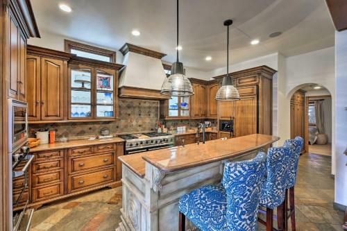 Luxury Newport Beach Getaway - 1 Block From Shore!