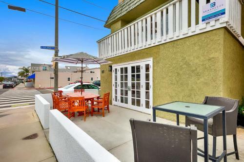 Nb-1126a-newport Beach Condo Delight
