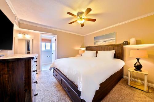 Nb-1126a-newport Beach Condo Delight