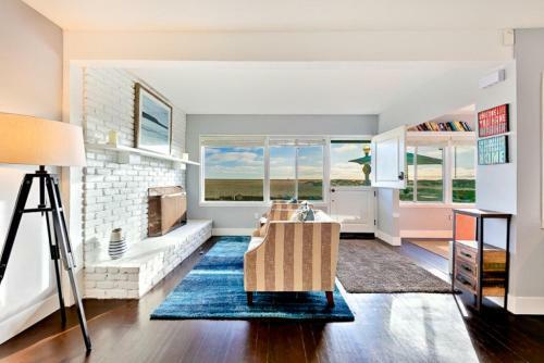 Nb-200a - 2-story Sensational Balboa Beachfront Charm