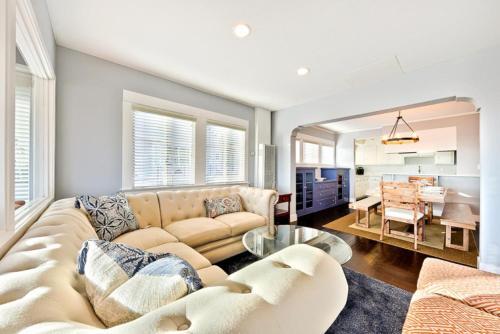 Nb-200a - 2-story Sensational Balboa Beachfront Charm