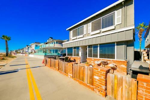 Nb-200a - 2-story Sensational Balboa Beachfront Charm