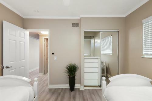 Lower Beach Front Escape Unit A