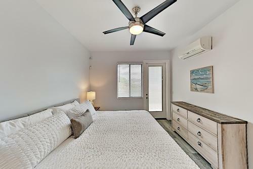 Apartamento Beachfront Condo With Ocean Views & Luxe Interior Apts