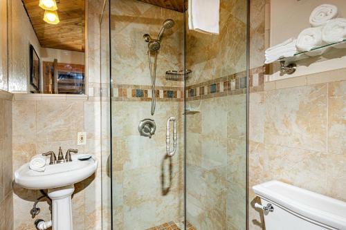 Penthouse Condo W/ Panoramic Ocean Views At Beach Resort