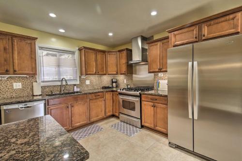 Oceanside Home With Yard Less Than 2 Miles To Beach And Pier!