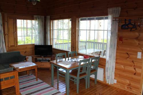 Lomamokkila Cottages