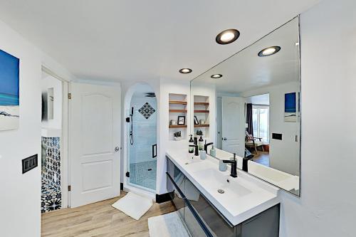 Stunning Remodeled Home With Pool & 2 Fireplaces Home