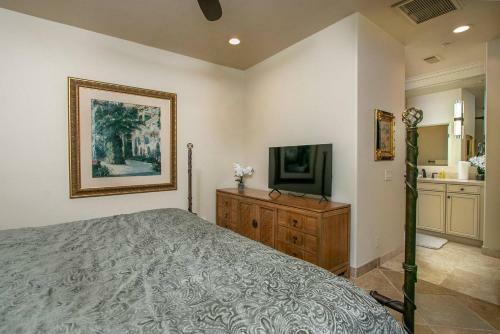 Downtown Tuscan Haven - 2 Br Luxury Condo By Oranj Palm