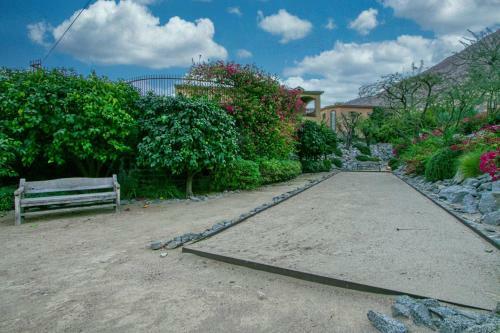 Downtown Tuscan Haven - 2 Br Luxury Condo By Oranj Palm