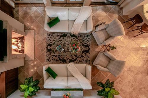 Downtown Tuscan Haven - 2 Br Luxury Condo By Oranj Palm