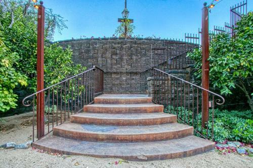 Downtown Tuscan Haven - 2 Br Luxury Condo By Oranj Palm